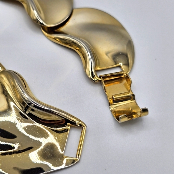 Vtg Gold Sculptural Statement Necklace with Chunky Links - Picture 5 of 6